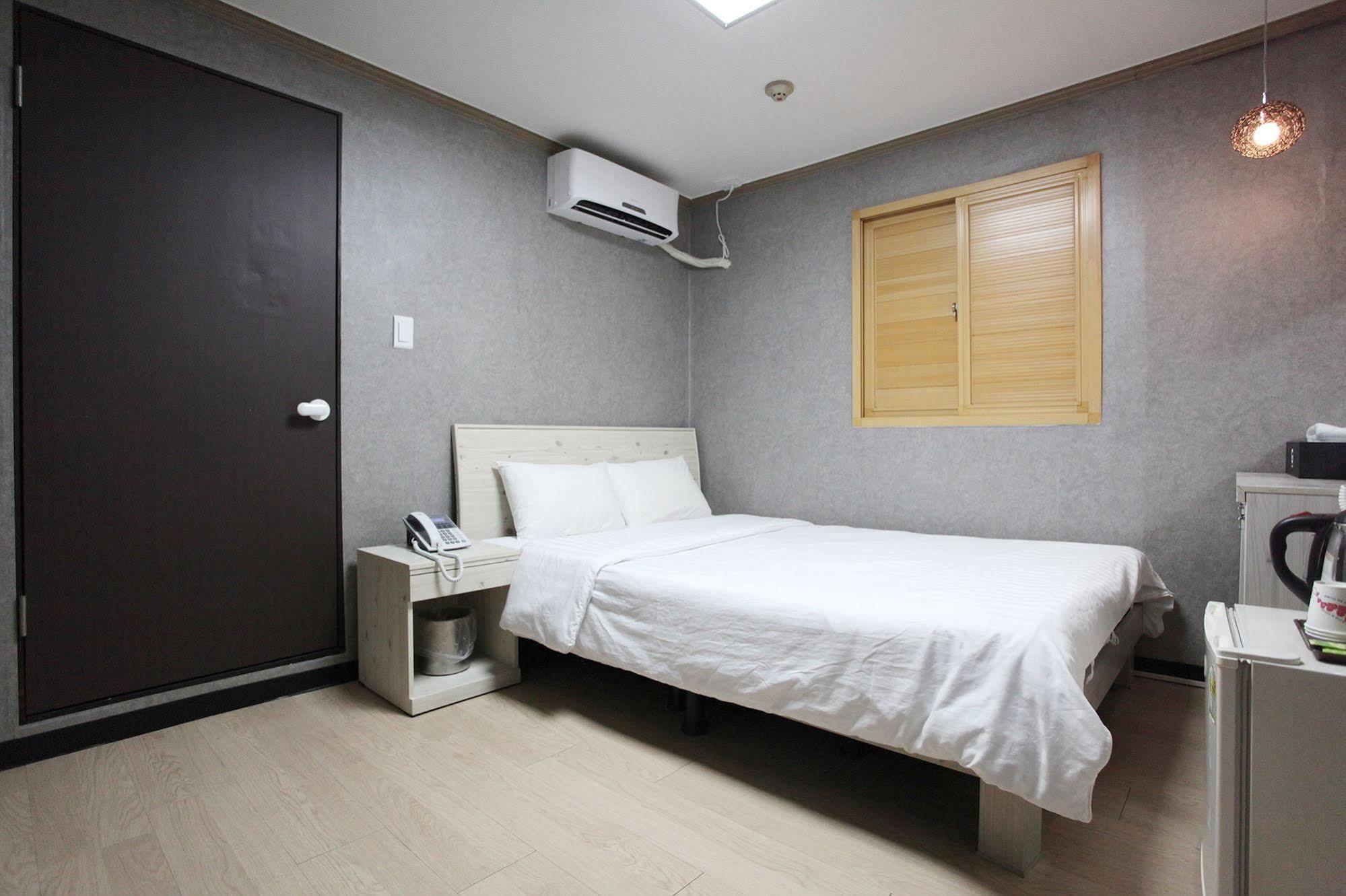 G Mini Hotel Dongdaemun Seoul Bagian luar foto